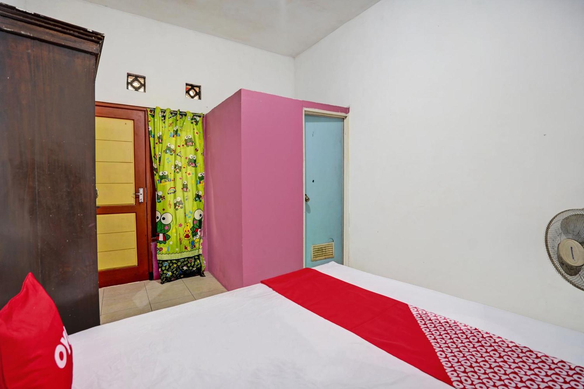 Oyo Life 92840 Wisma Morricco Jombang Exterior foto