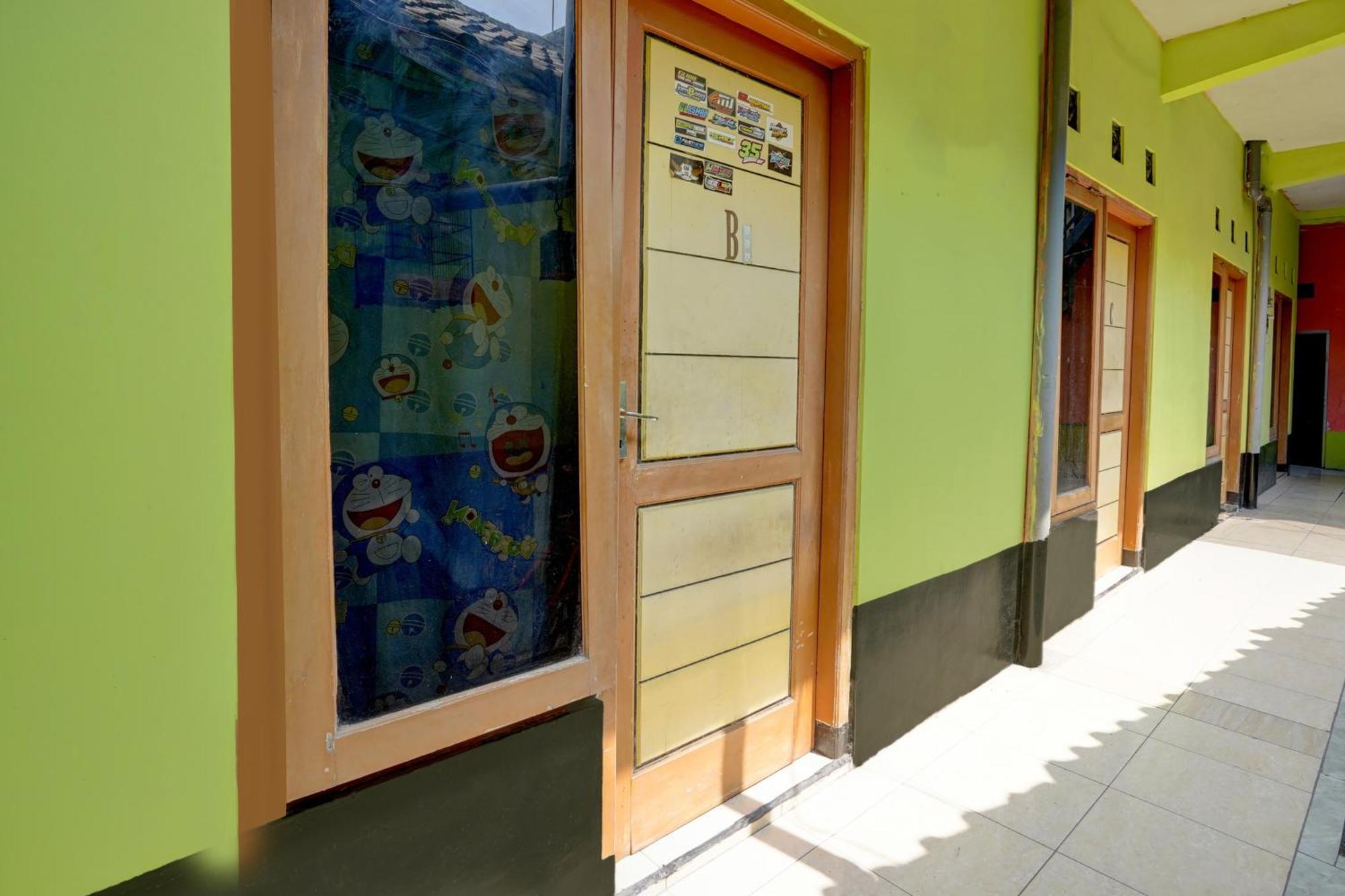 Oyo Life 92840 Wisma Morricco Jombang Exterior foto